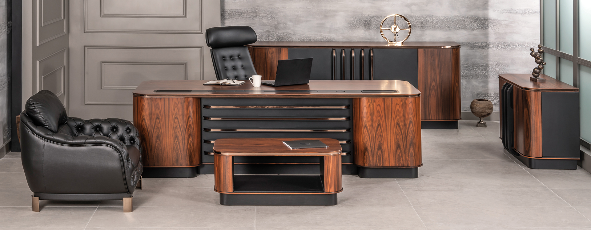 Pacific Vip Executive Desk Set